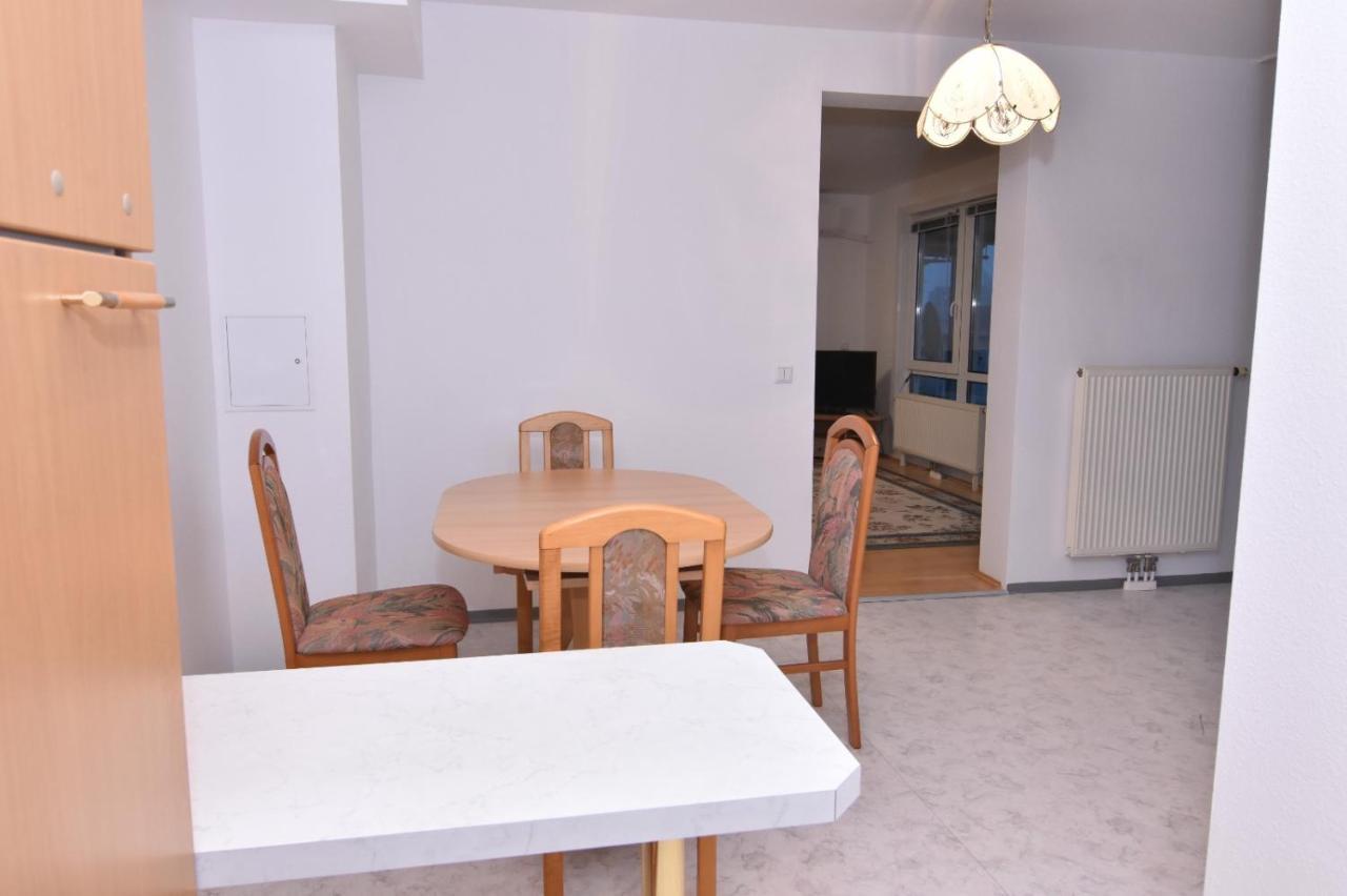 Modern Apartment At Vic Wina Bagian luar foto