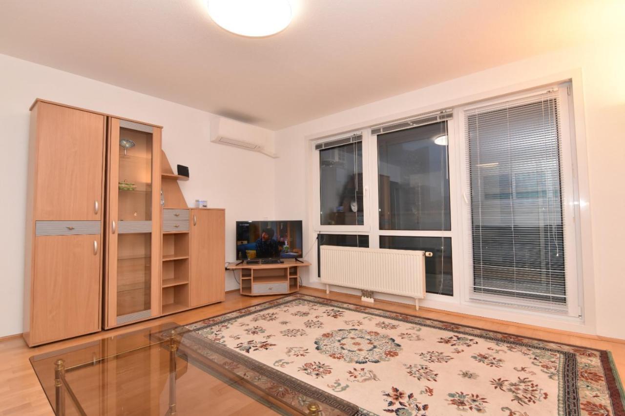 Modern Apartment At Vic Wina Bagian luar foto