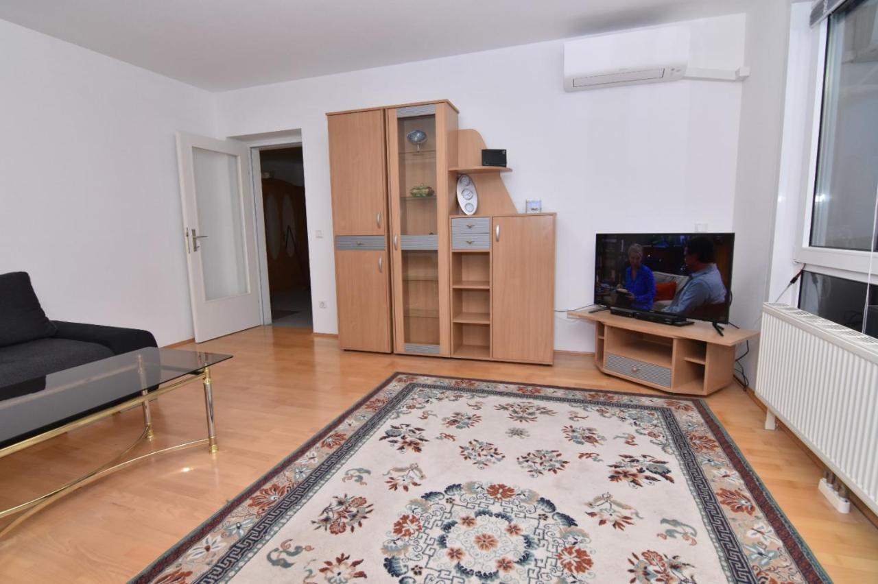 Modern Apartment At Vic Wina Bagian luar foto